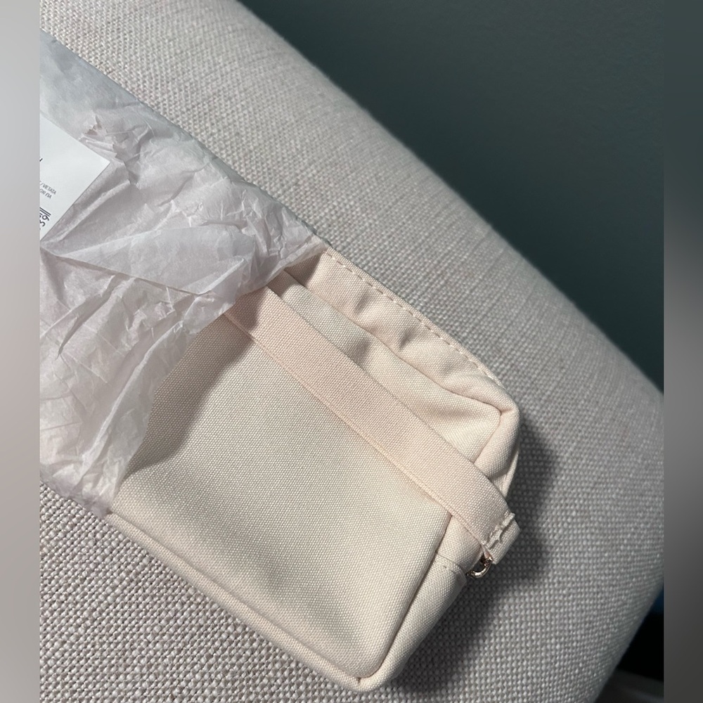 Brand New Authentic Valentino Cream Cosmetic Bag - Picture 4 of 8